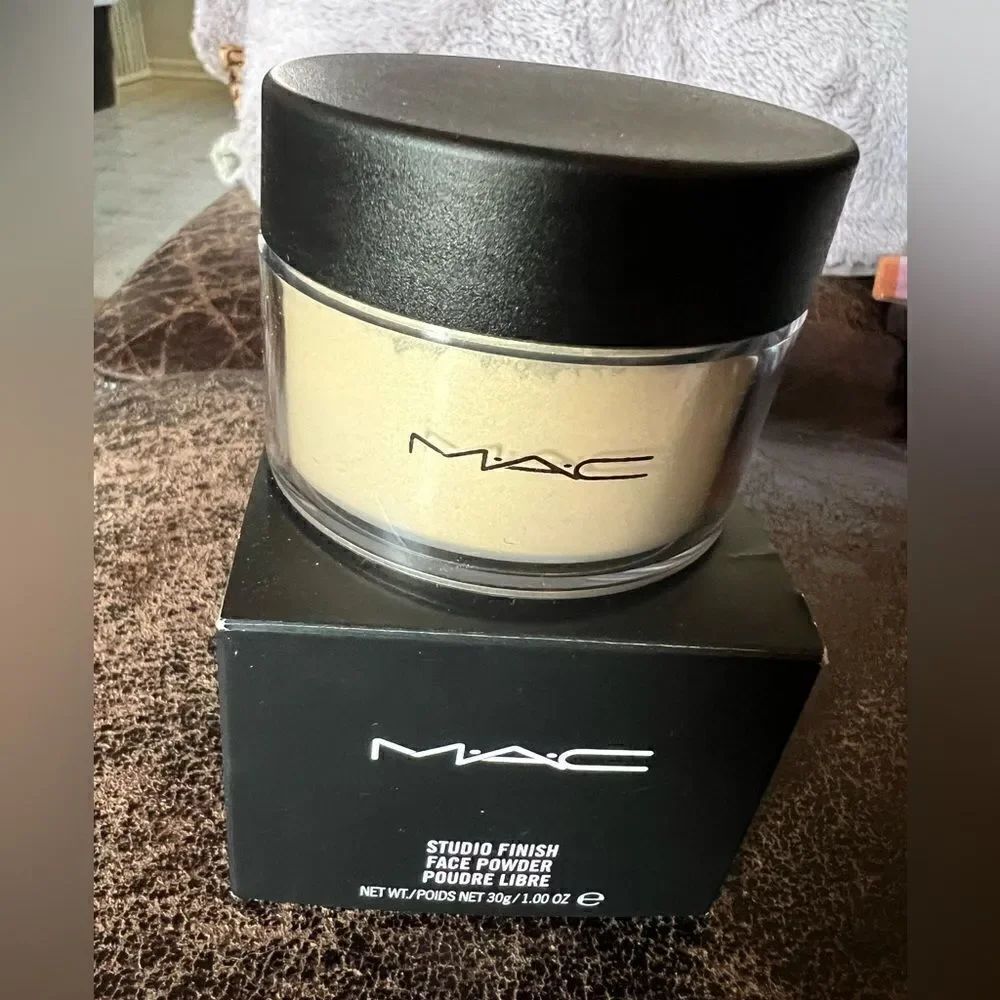 Mac Studio Finish Face Powder GOLD 1.0 oz